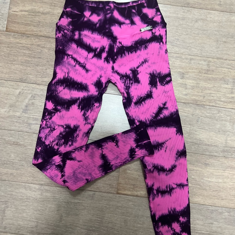 Bombshell Leggings - image 5